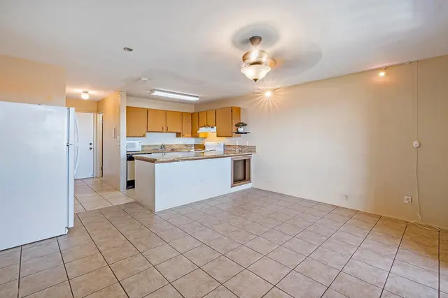 Listing Image for 3740 Lower Honoapiilani Rd E308 19 of 38