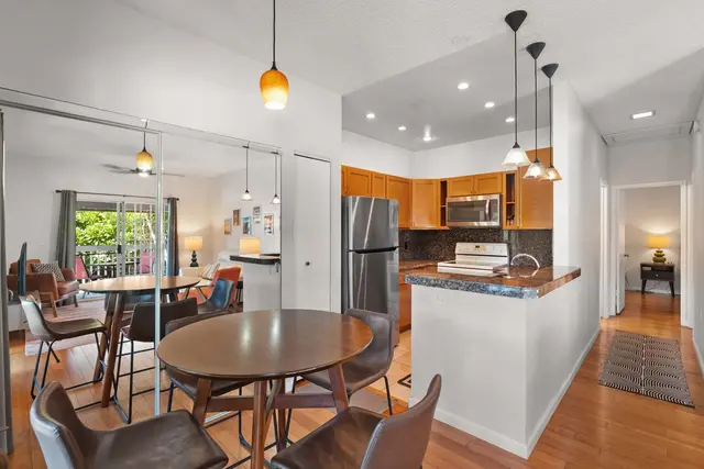 Listing Image for 160 Keonekai Rd 8-203 20 of 35