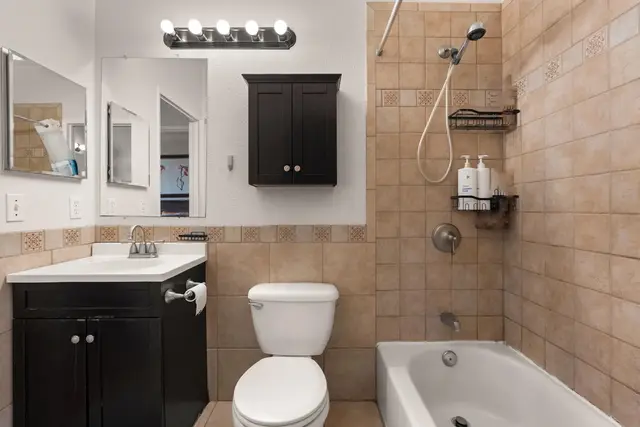 Listing Image for 160 Keonekai Rd 8-203 28 of 35