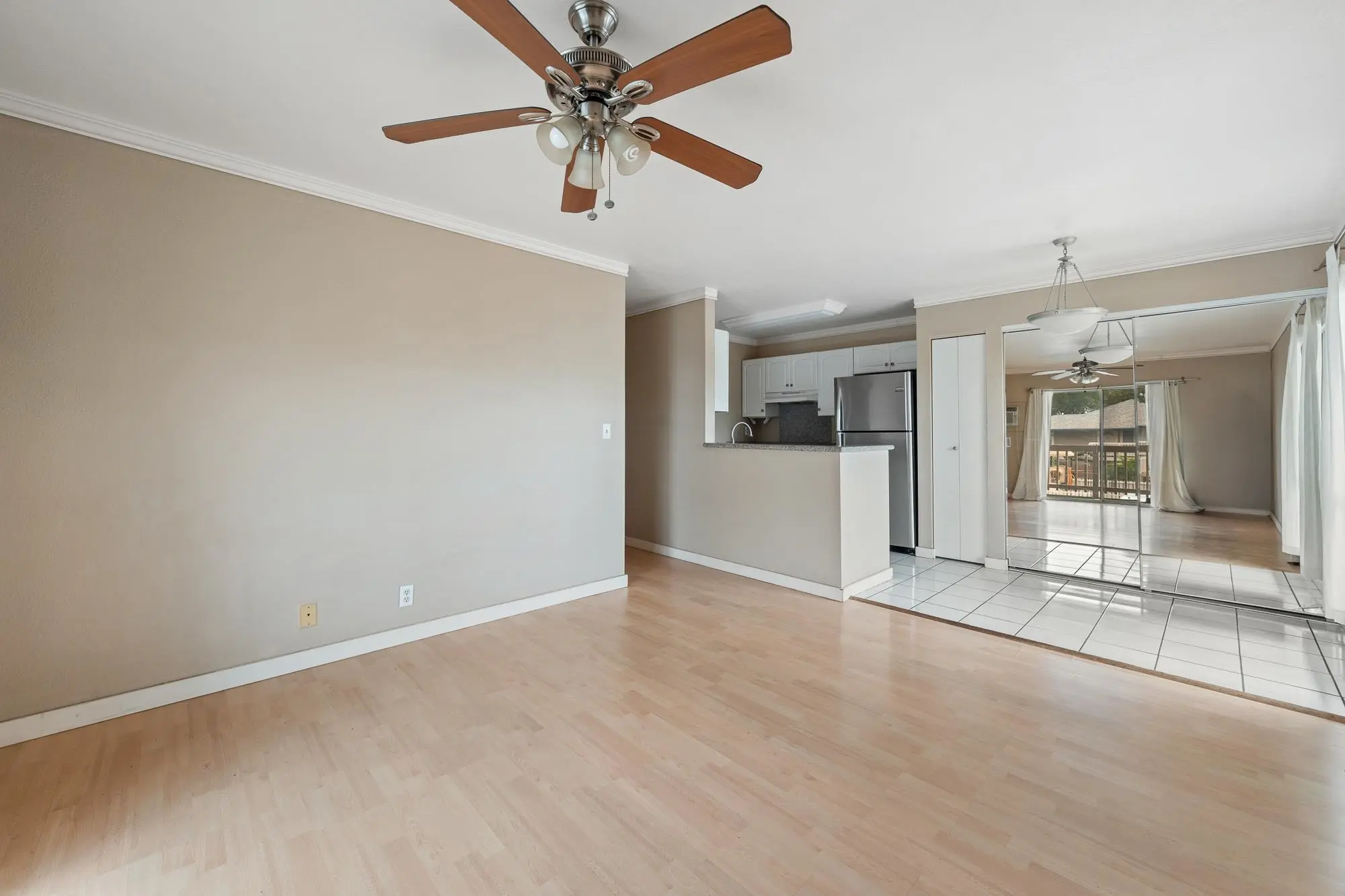 Photo of Listing #409253