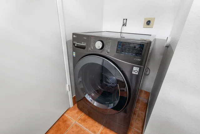 Listing Image for 160 Keonekai Rd 22-201 31 of 37