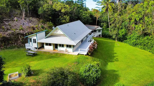 Listing Image for 441 Haloa Rd 1 of 33