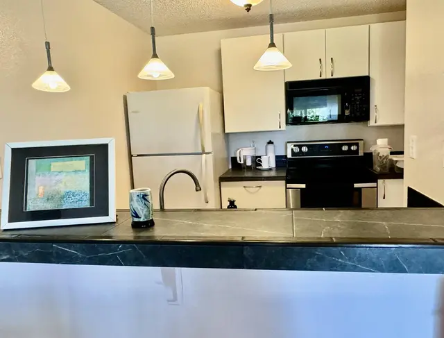 Listing Image for 50 Kepuhi Pl 140 6 of 21