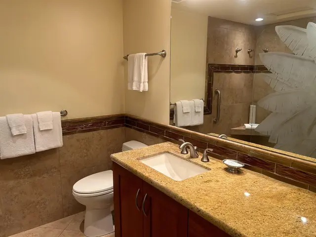 Listing Image for 2481 Kaanapali Pkwy 812/r 10 of 28