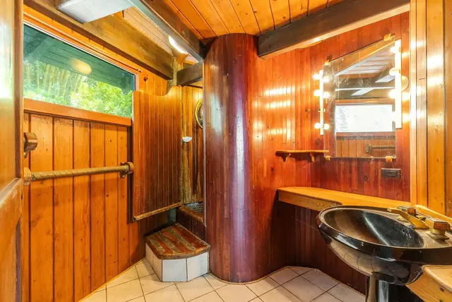 Listing Image for 810 Nahiku Rd 27 of 50