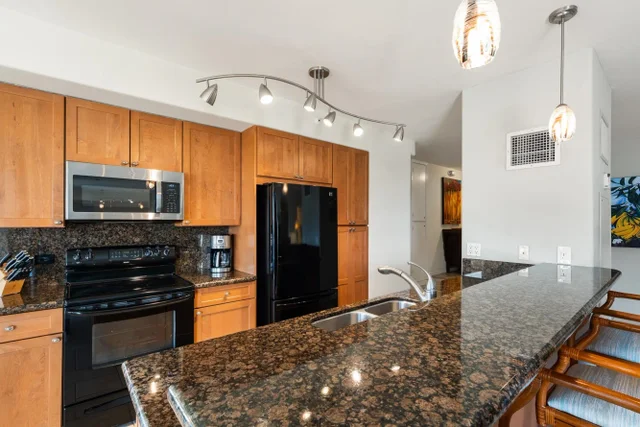 Listing Image for 50 Nohea Kai Dr 1-904 15 of 50