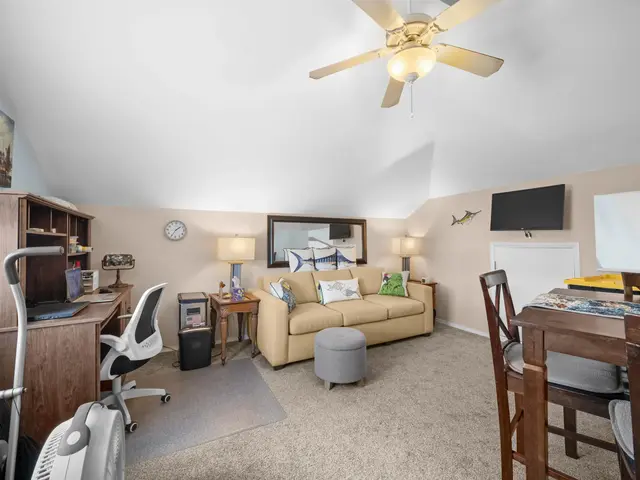 Listing Image for 55 Halili Ln 11e 17 of 36