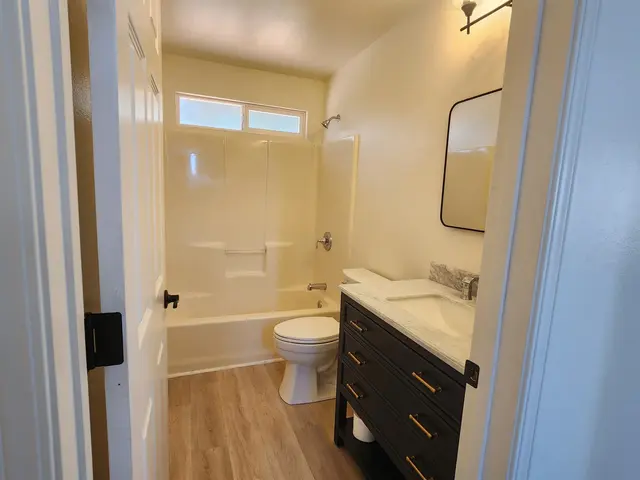 Listing Image for 270 Palanehe St 17 of 23
