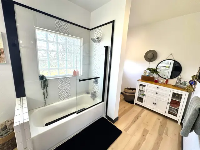 Listing Image for 38 Linohau Pl 457 17 of 23