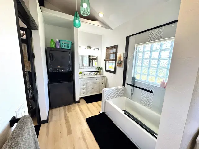 Listing Image for 38 Linohau Pl 457 18 of 23