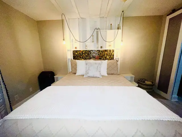 Listing Image for 140 Uwapo Rd 53-101 18 of 48
