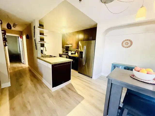 Listing Image for 140 Uwapo Rd 53-101 9 of 48