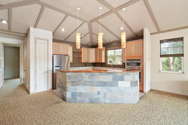 Listing Image for 18 Hoohale St 14 of 50