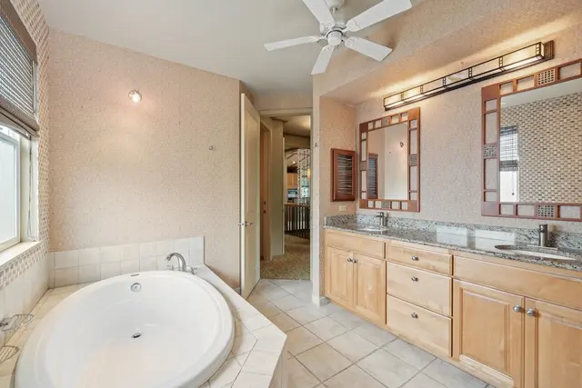 Listing Image for 18 Hoohale St 26 of 50
