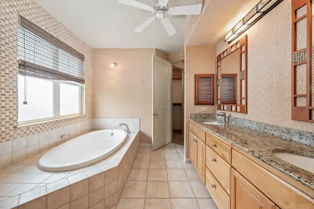 Listing Image for 18 Hoohale St 27 of 50