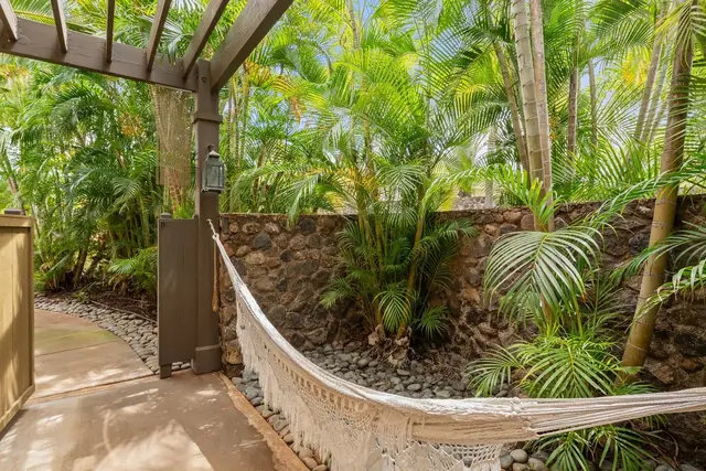 Listing Image for 18 Hoohale St 33 of 50