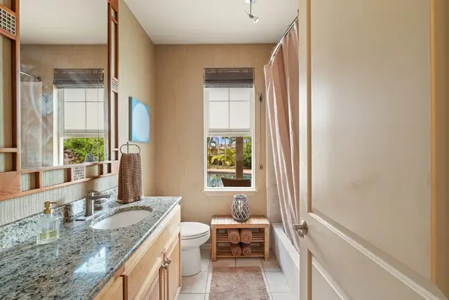 Listing Image for 18 Hoohale St 37 of 50