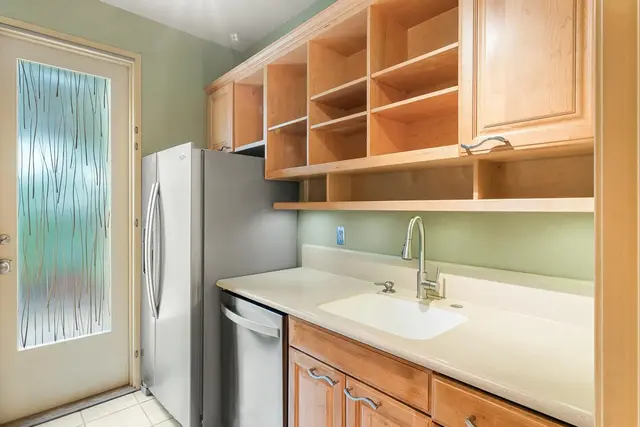 Listing Image for 18 Hoohale St 38 of 50