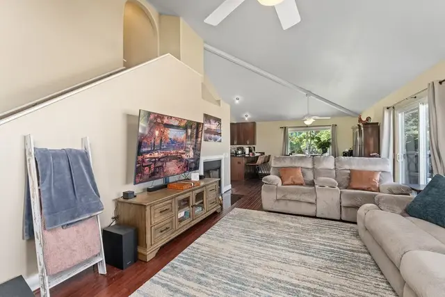 Listing Image for 55 Anuenue Pl 14 of 39