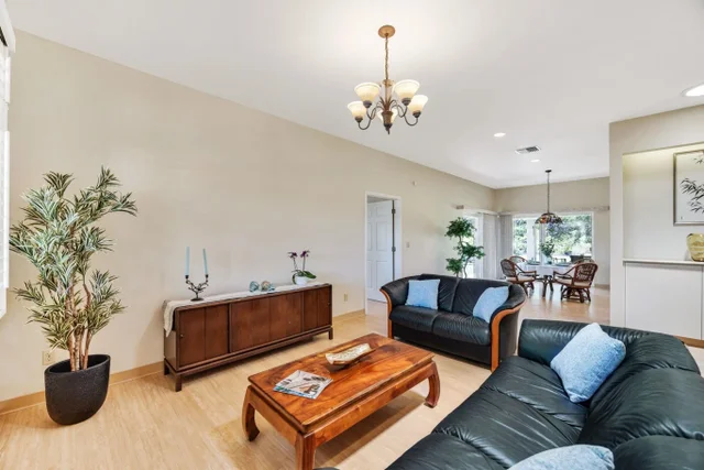 Listing Image for 61 Huluhulu Pl 4 of 50