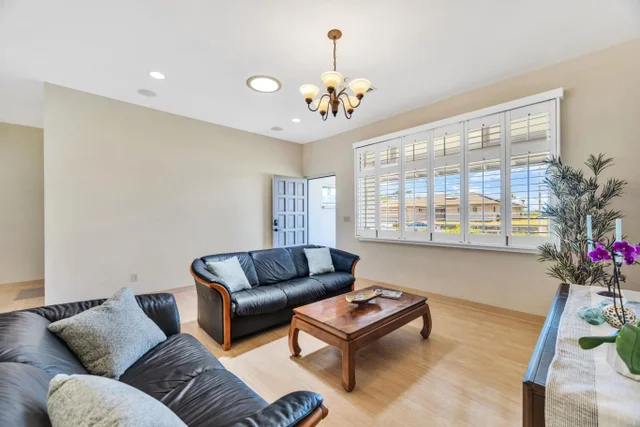 Listing Image for 61 Huluhulu Pl 5 of 50