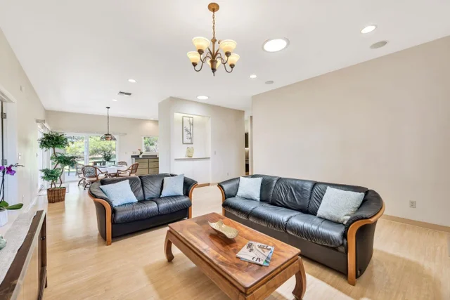 Listing Image for 61 Huluhulu Pl 7 of 50