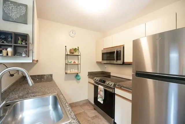 Listing Image for 160 Keonekai Rd 16-104 11 of 26