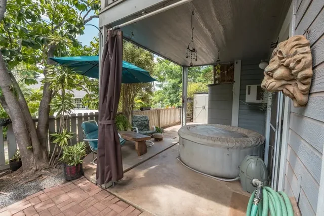 Listing Image for 160 Keonekai Rd 16-104 2 of 26