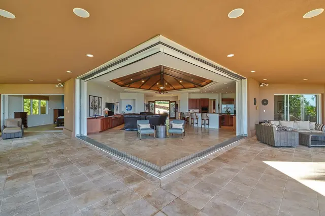 Listing Image for 94 W Mahi Pua Pl 17 of 50