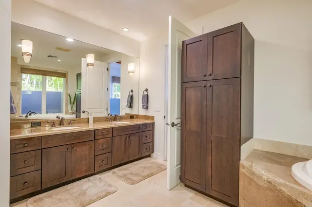 Listing Image for 94 W Mahi Pua Pl 27 of 50