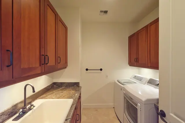 Listing Image for 94 W Mahi Pua Pl 43 of 50