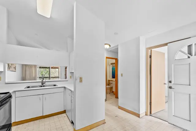 Listing Image for 33 Waiaka Ln 33-202 3 of 12