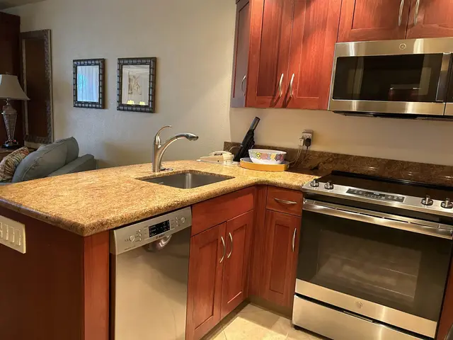 Listing Image for 2481 Kaanapali Pkwy 461 O 6 of 13