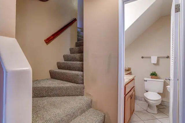 Listing Image for 4909 Lower Honoapiilani Rd F7 17 of 33