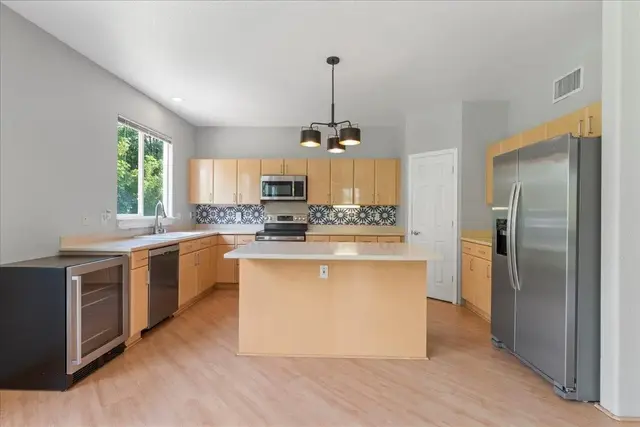 Listing Image for 21 Meleinoa Pl 11 of 50