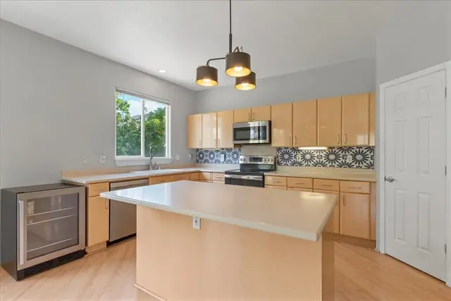Listing Image for 21 Meleinoa Pl 19 of 50