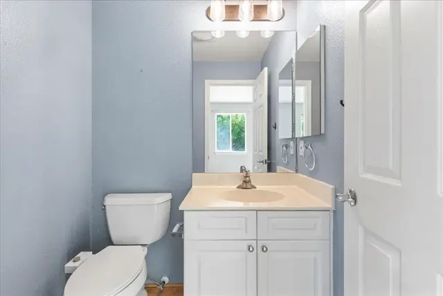Listing Image for 21 Meleinoa Pl 25 of 50