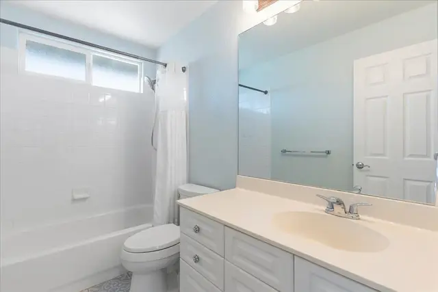 Listing Image for 21 Meleinoa Pl 33 of 50