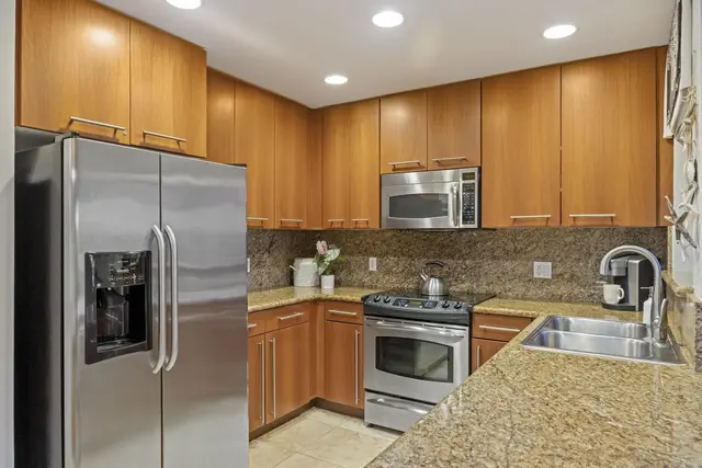 Listing Image for 500 Kapalua Dr 27t 5-6 9 of 34