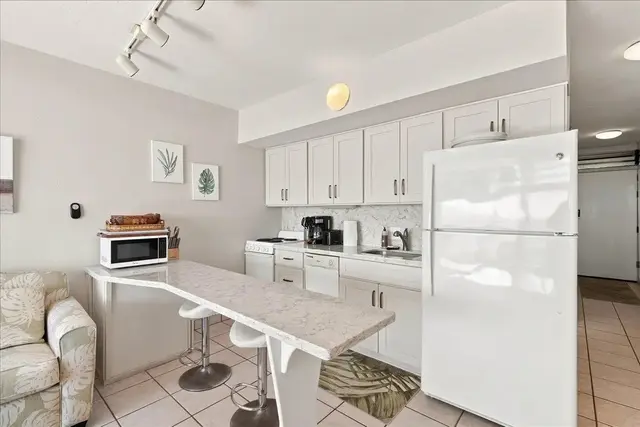 Listing Image for 3959 Lower Honoapillani Rd 709 13 of 34