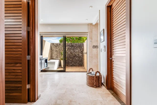 Listing Image for 24 Lolii Pl 22 of 50