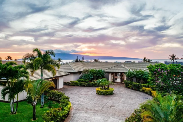 Listing Image for 24 Lolii Pl 3 of 50