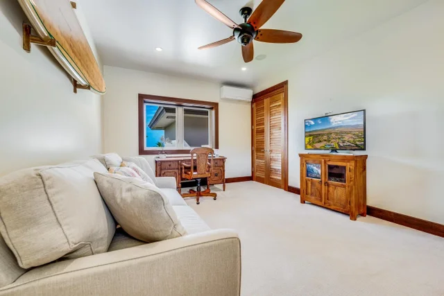 Listing Image for 24 Lolii Pl 33 of 50