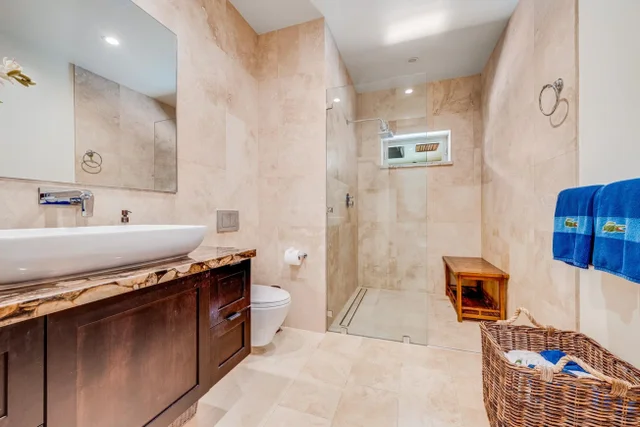 Listing Image for 24 Lolii Pl 39 of 50