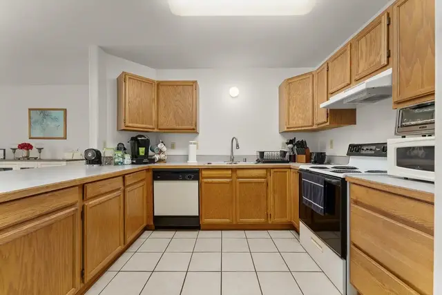 Listing Image for 611 Kuu Home Pl 10 of 50