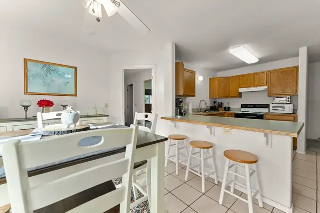 Listing Image for 611 Kuu Home Pl 17 of 50