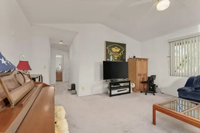 Listing Image for 611 Kuu Home Pl 4 of 50