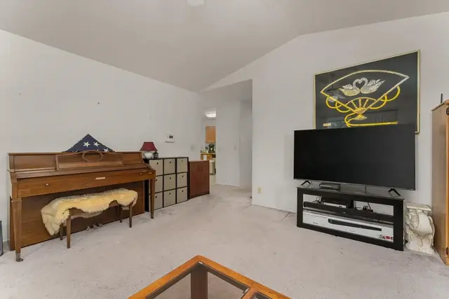 Listing Image for 611 Kuu Home Pl 8 of 50
