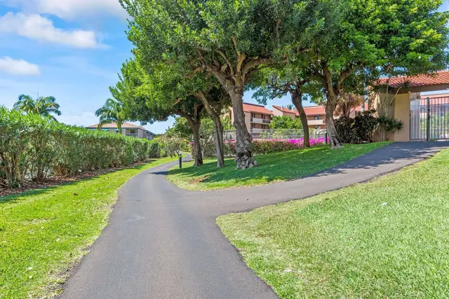 Listing Image for 2191 S Kihei Rd 2202 25 of 30