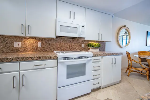 Listing Image for 100 Hauoli St 405 10 of 38
